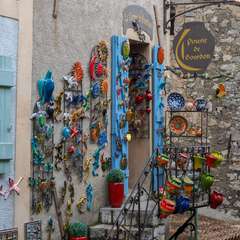 Colorful pottery shop in Gourdon